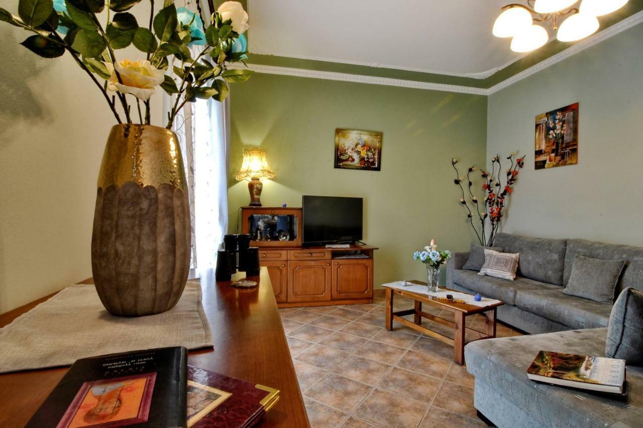 Angela Pool Apartments آغيوس غيوريوس باغون المظهر الخارجي الصورة