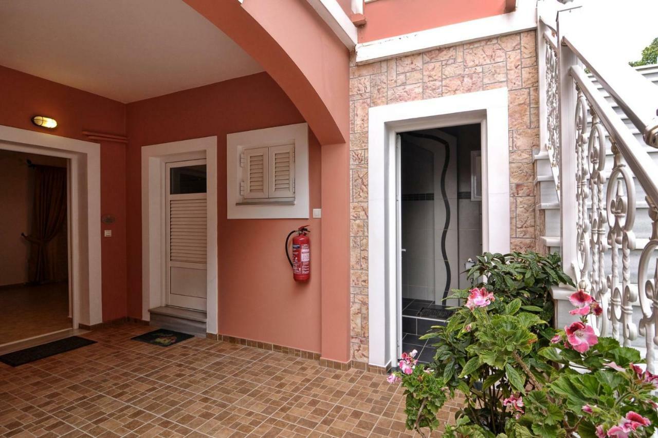 Angela Pool Apartments آغيوس غيوريوس باغون المظهر الخارجي الصورة